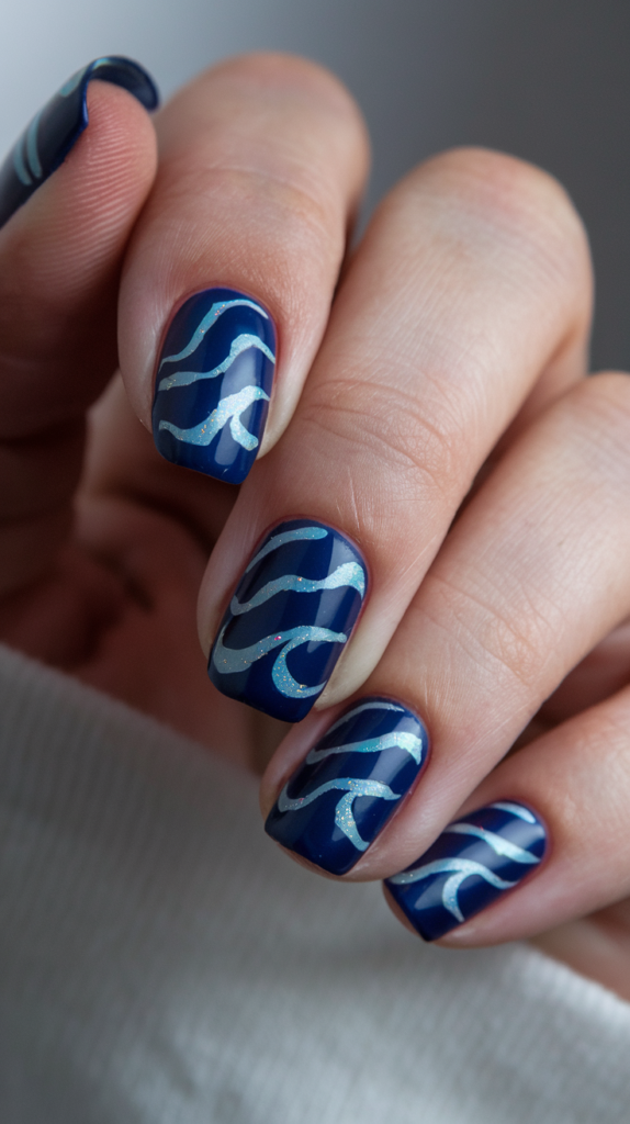 Japanese Waves (Seigaiha Pattern): Nails with traditional blue wave patterns and gold accents for an elegant look.
